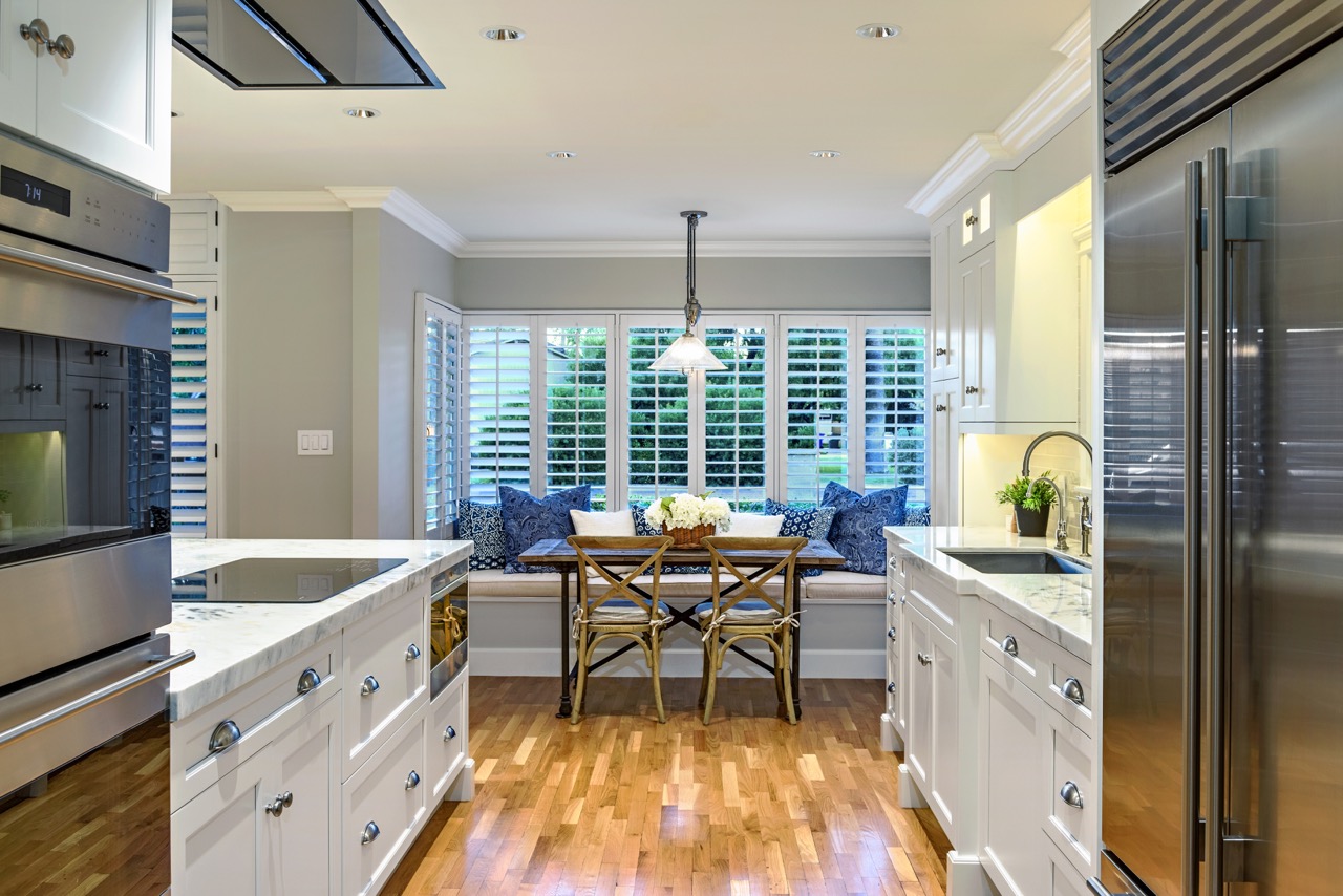 Ingram Residence - Kitchen with breakfast nook
